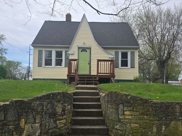 928 W 11th St, Muncie, IN 47302