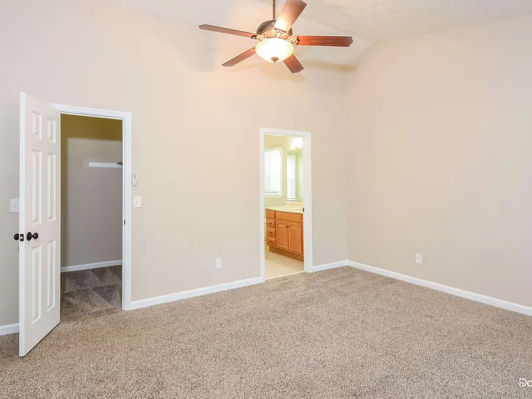 4609 Pine Harbor Ct NE — Photo 8