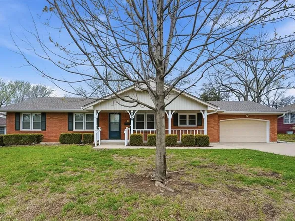 206 NW Woodbine Ave, Lees Summit, MO 64063