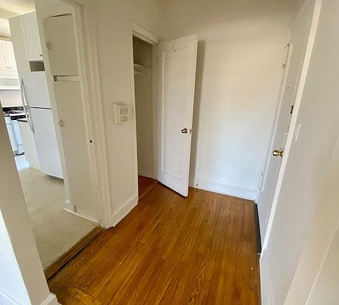 3rd image of 1 Larchmont Ave #815A