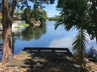 1569 W 73rd St, Hialeah, FL 33014