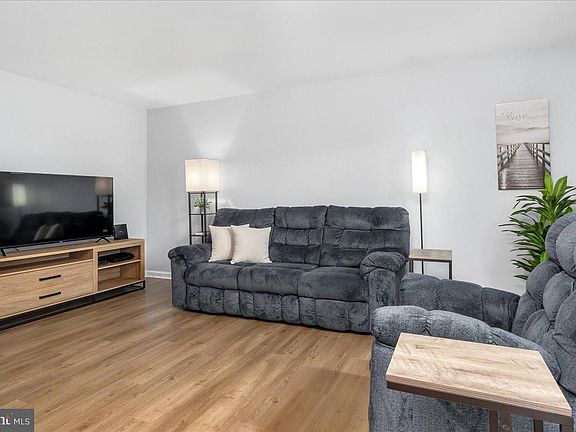 5th image of 18024 Edith Ave