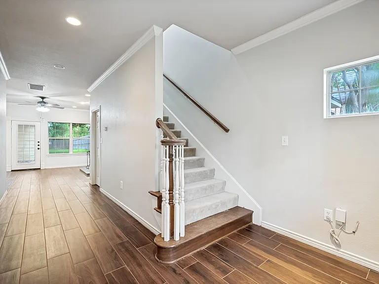 1156 Bent Oaks Dr — Photo 4