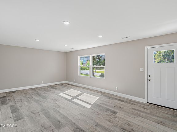 5th image of 349 Land Oak Rd