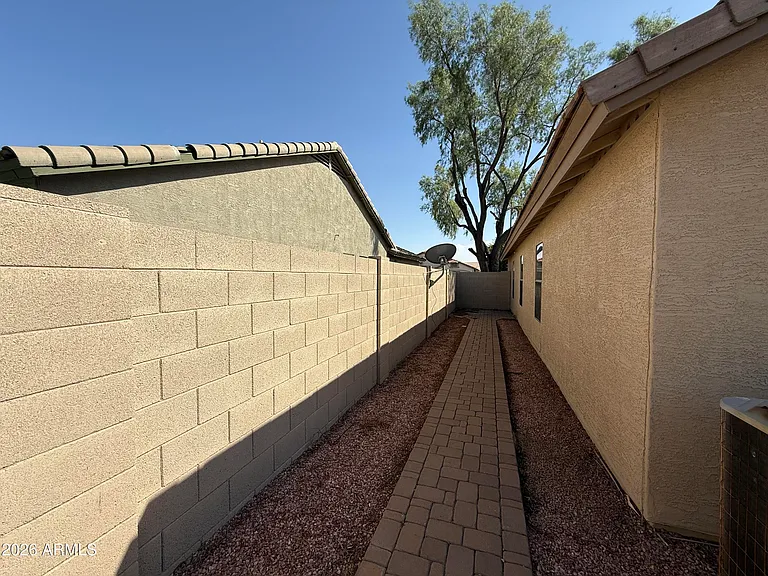 1644 E Oakland St — Photo 44