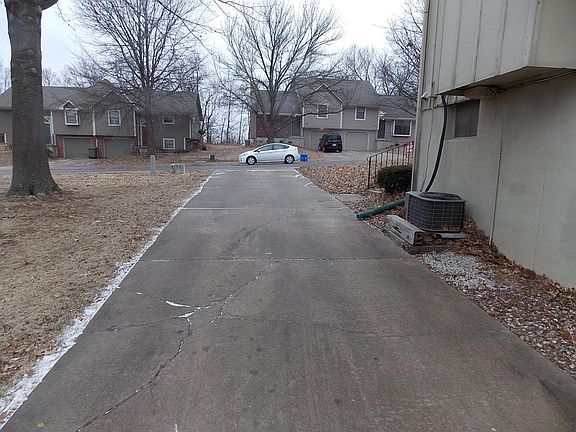 3rd image of 106 W 132nd St