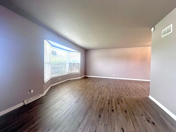 3rd image of 17809 Oakwood Dr