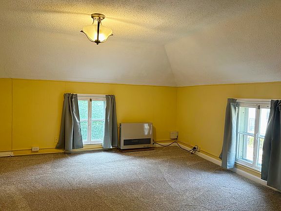 Living room with brand new carpet, 2 windows, rinnai heater