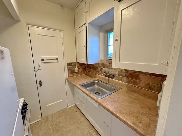 Beautiful second floor apartment in historic downtown building!, 913 Copper Ave NW APT 6, Albuquerque, NM 87102