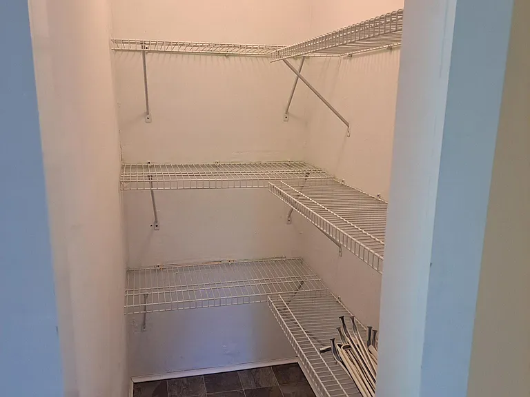 781 Kingsale Rd — Photo 20