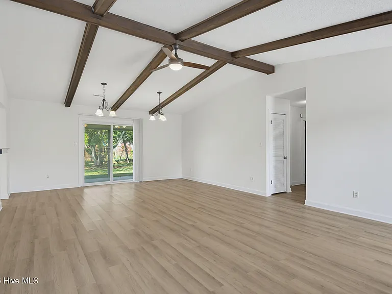 305 W Willowood Ln — Photo 25