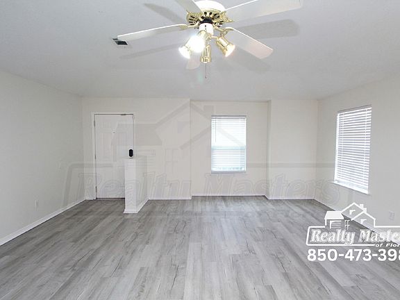 3rd image of 2432 Gulf Breeze Ave