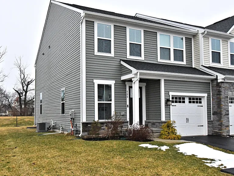 500 Sterling Dr — Photo 2