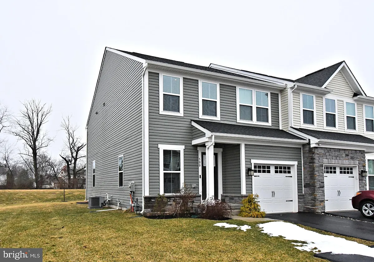 Building Photo - 500 Sterling Dr