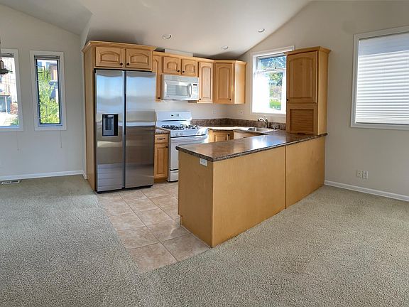 Full kitchen