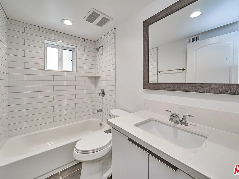 601 1/4 W 41st Pl — Photo 12