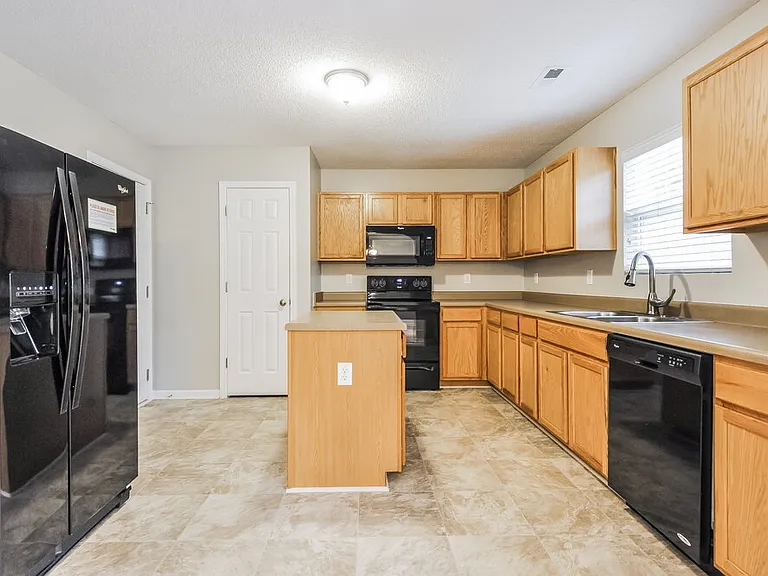 62 Brookhaven Dr — Photo 6