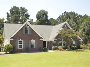 1407 Shiloh Oak Dr, Loganville, GA 30052