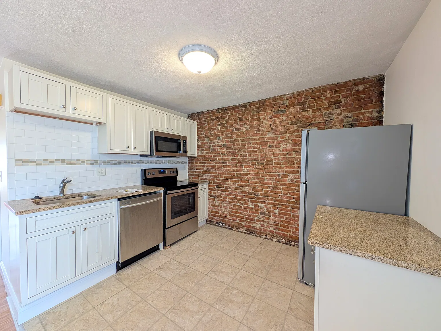 2 bed, 700 sqft, $2,650 — Photo 2