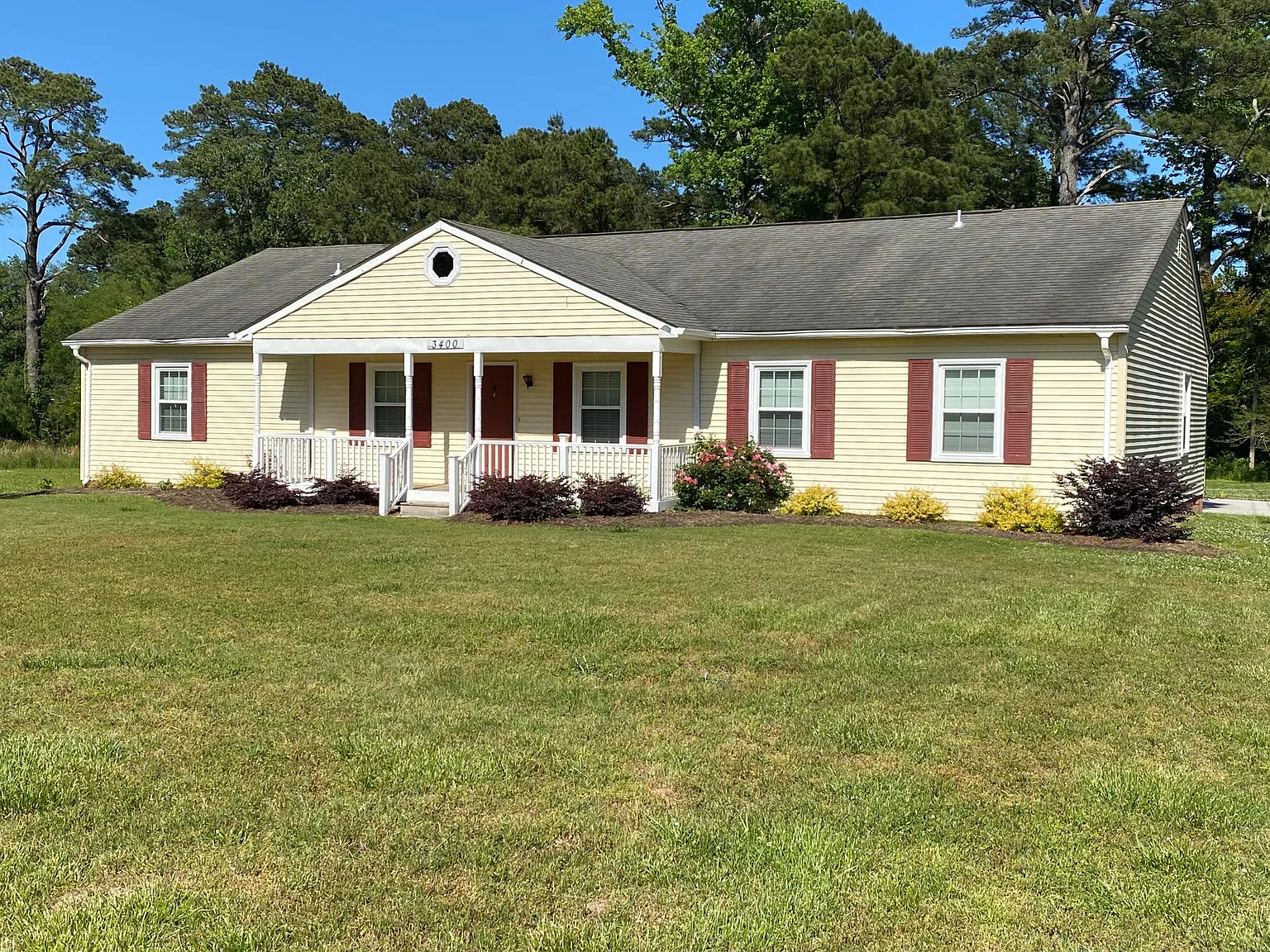 3 bed, 2376 sqft, $2,600 — Photo 1