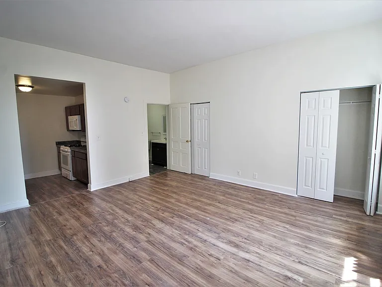 1015 Saint Paul St — Photo 2