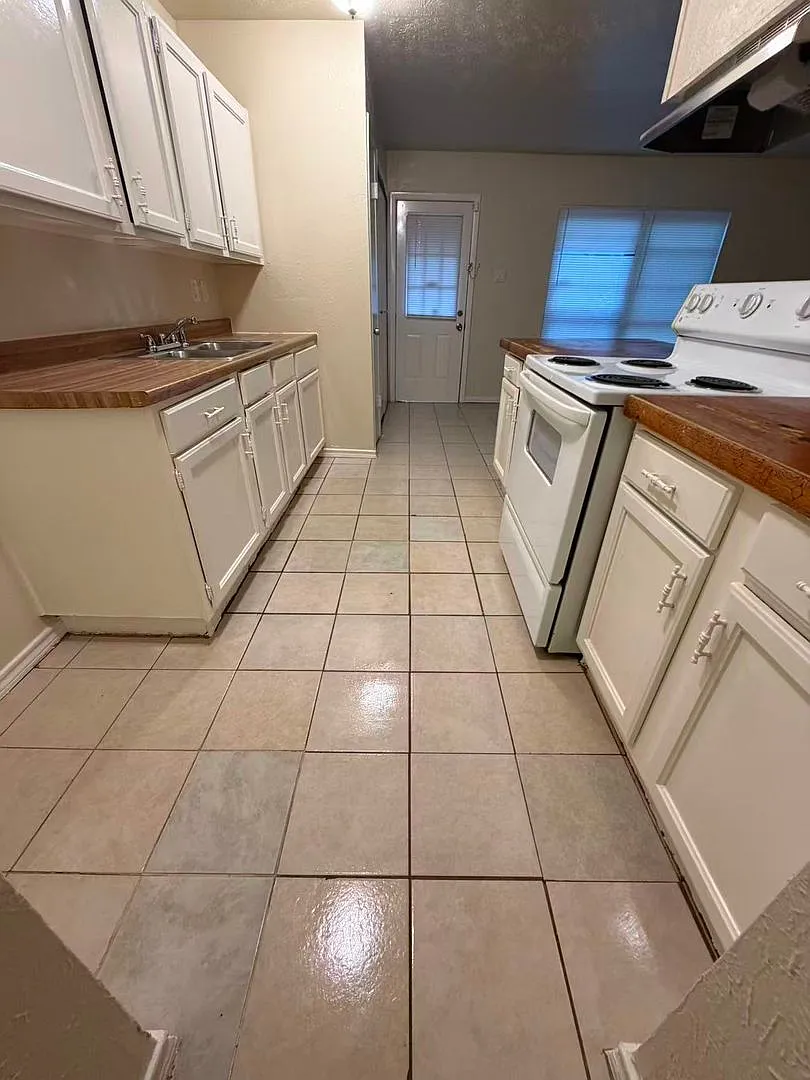 Beautiful 3 Bedroom 2 Bathroom in Allen! — Photo 2