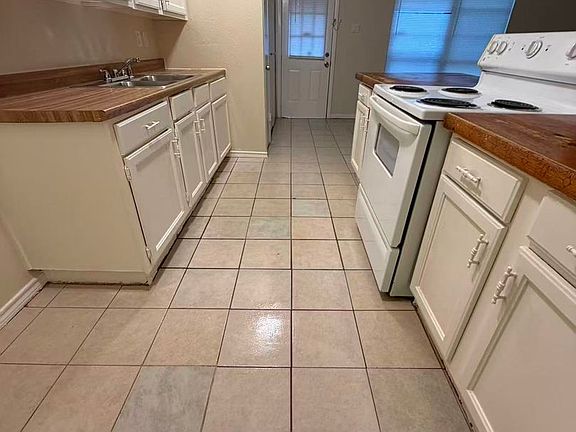 2nd image of 530 Windsor Dr