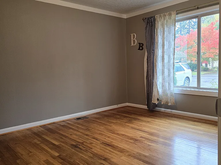 583 Delmar Dr N — Photo 16