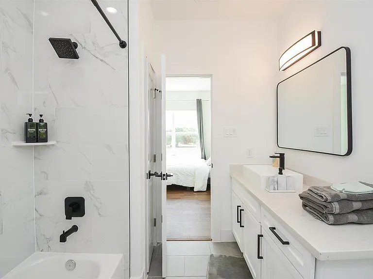 2620 McIlhenny St — Photo 28