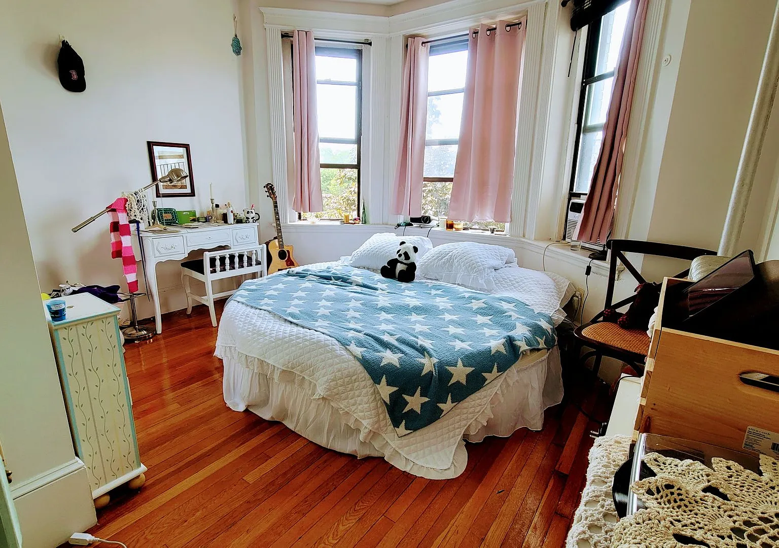 NO FEE! Perfect Apt for BU Students Near T with Heat and Hot Water Included — Photo 1