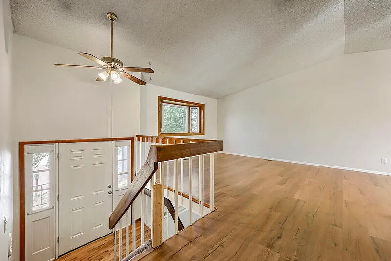 3 bed, 3.0 bath, 1784 sqft, $2,095 — Photo 2