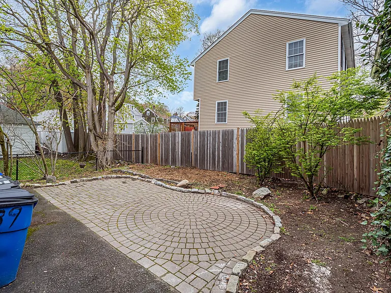 189 Glenwood St #2 — Photo 15