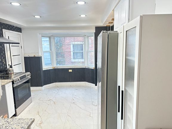 4th image of 14010 Artesian St