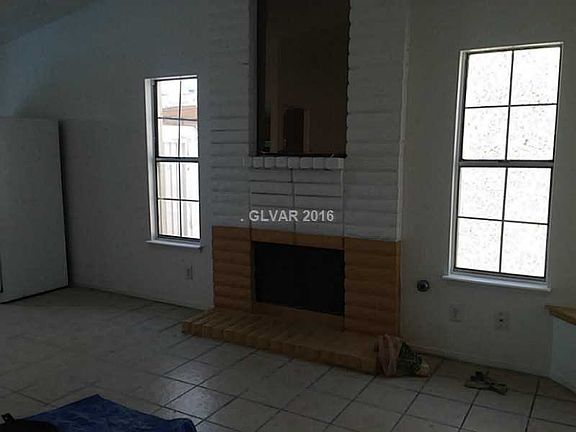 5th image of 2299 N Los Feliz St