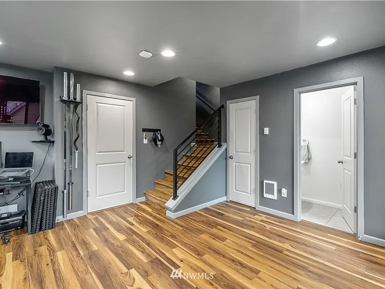 5206 Delridge Way SW #E — Photo 3