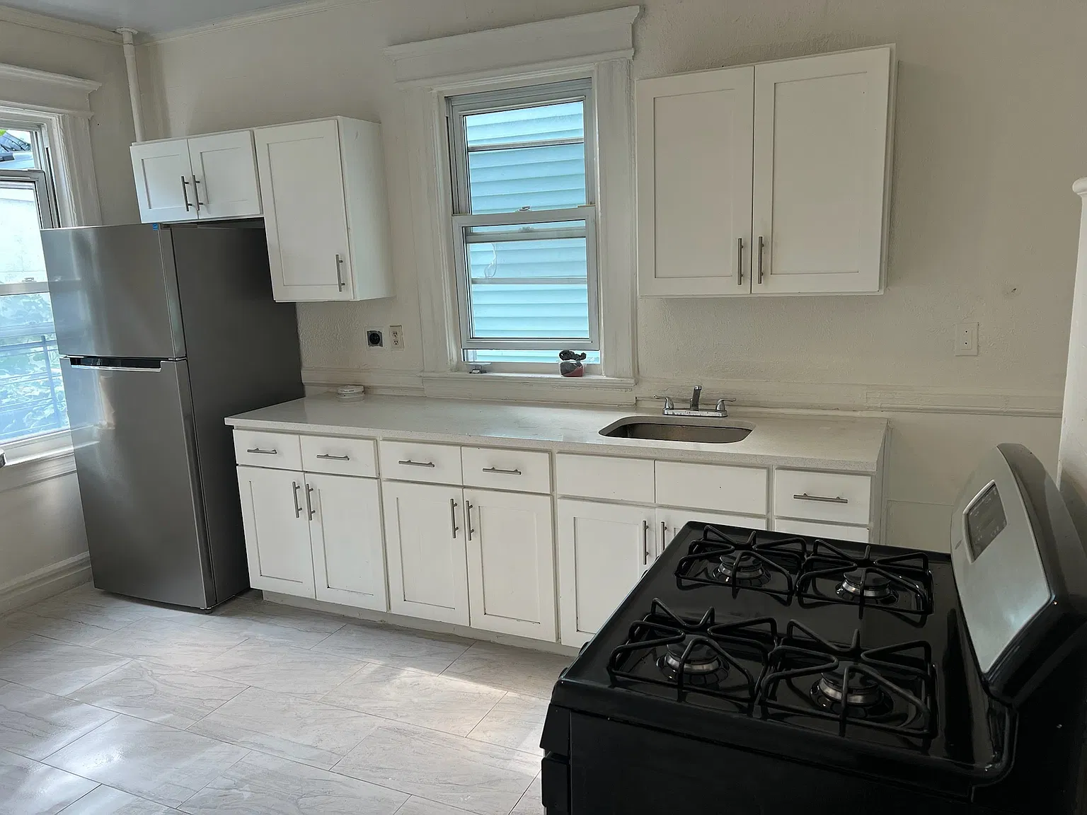 3 bed, 1400 sqft, $1,935 — Photo 1