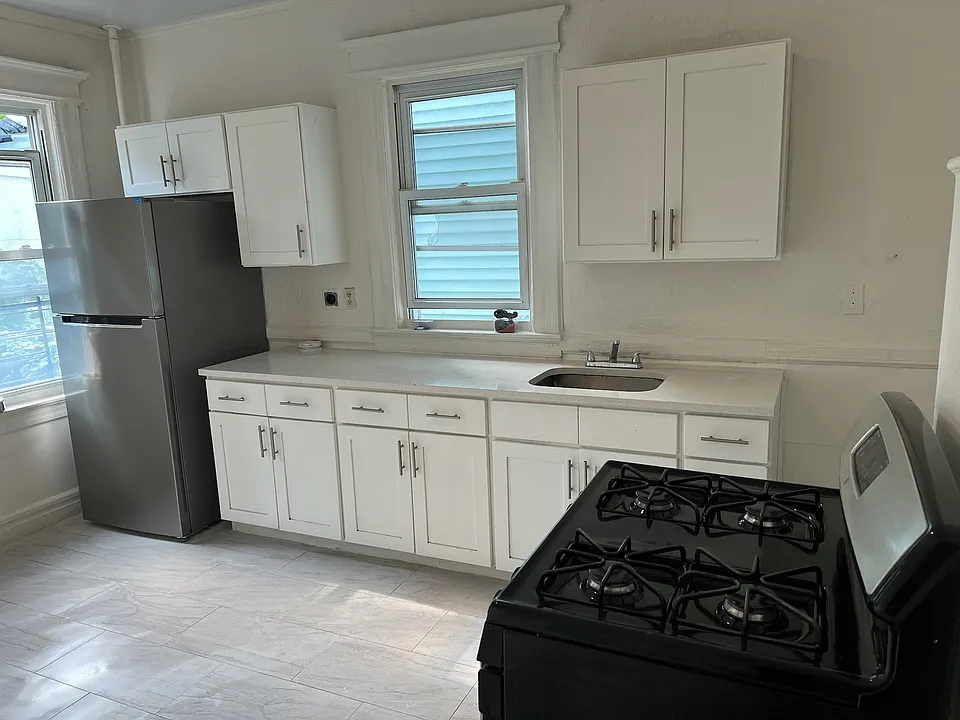 34 Ellis Ave #1