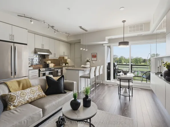 128 Garden Dr #313, Oakville, ON L6K 0H7