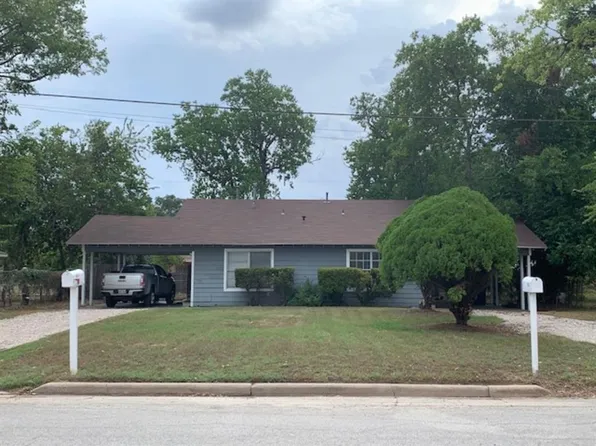1025 6th St, Hempstead, TX 77445