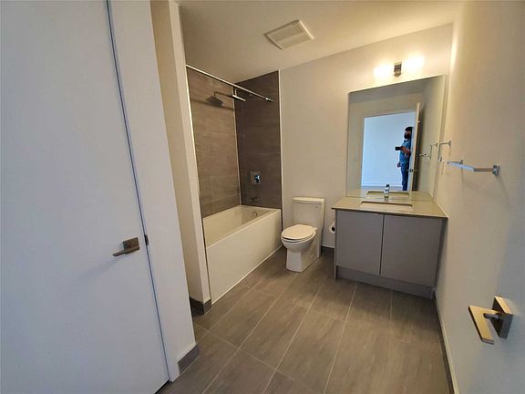 4th image of 297 Oak Walk Dr #710