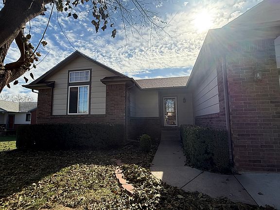 2nd image of 4512 Westlake Ct