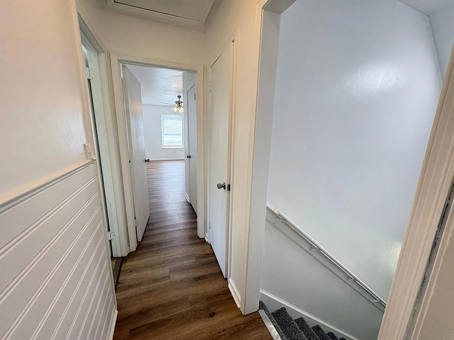 208 Avon Ct — Photo 2