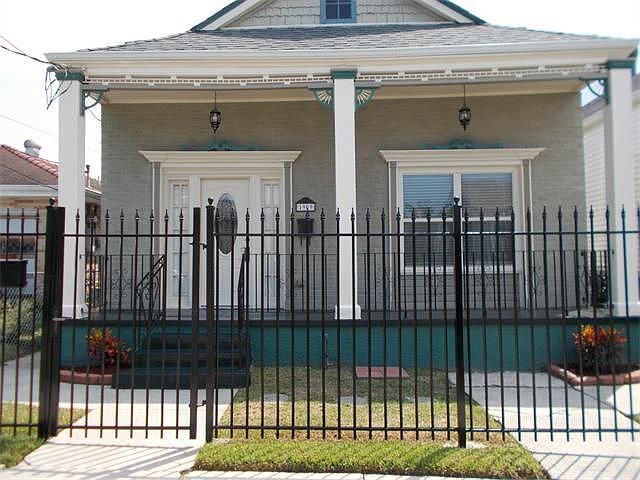 1st image of 1909 Fern St