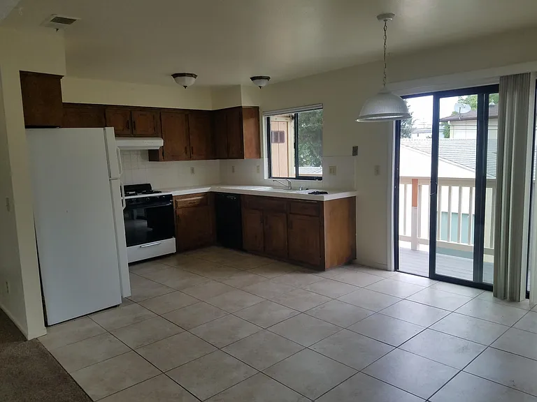194 S Elm St #A — Photo 2