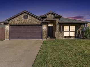 432 Creek Bend Dr, Saginaw, TX 76131