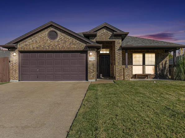 432 Creek Bend Dr, Saginaw, TX 76131