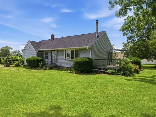 2017 Colona Rd, East Moline, IL 61244