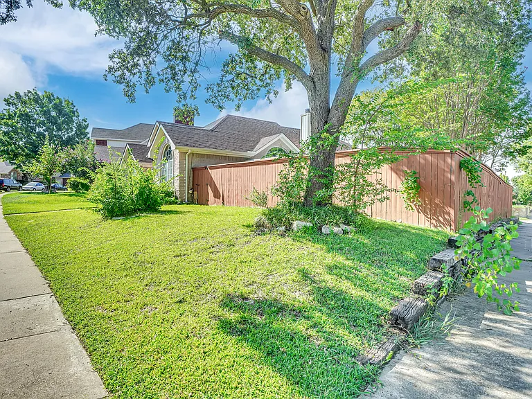 1802 Pendleton Rd — Photo 5