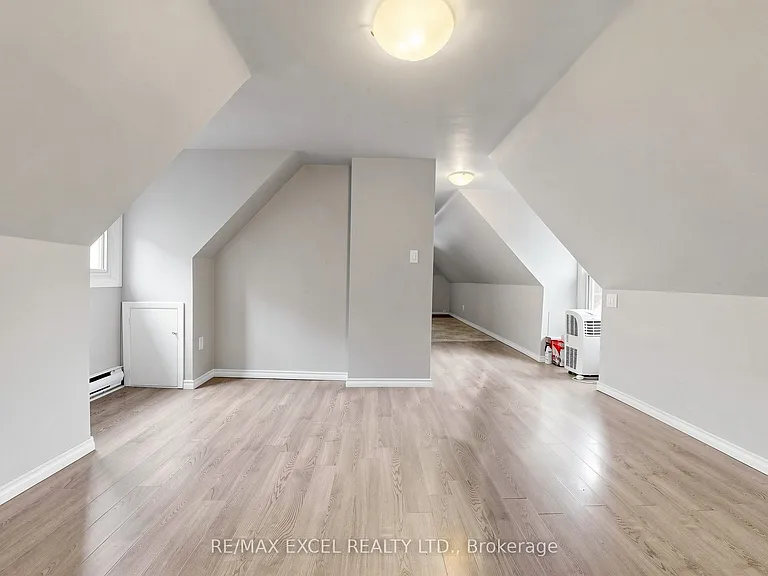 259 Victoria Ave N #3 — Photo 11
