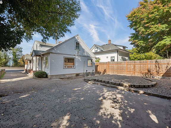 5th image of 3604 SE 7th Ave
